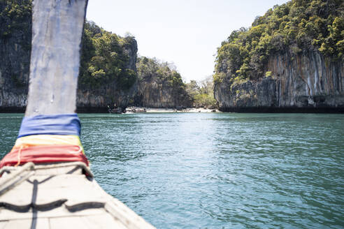 Bootsfahrt auf dem Meer bei Ko Yao Yai, Thailand - FBAF01452