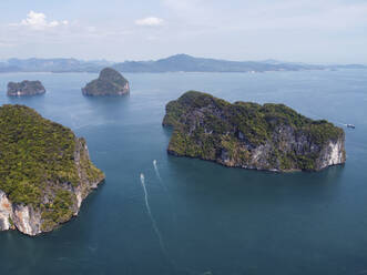 Felseninseln im Meer, Ko Yao Yai, Thailand - FBAF01459