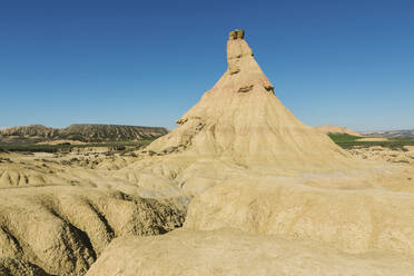 Wüstenlandschaft an einem sonnigen Tag, Bardenas Reales, Arguedas , Navarra, Spanien - XLGF00013