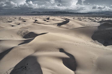 USA, California, Low-level aerial photography of Cadiz Dunes in Mojave Desert - BCDF00422