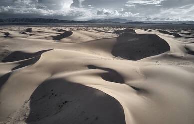 USA, Kalifornien, Low-Level-Luftbildaufnahme der Cadiz-Dünen in der Mojave-Wüste - BCDF00424