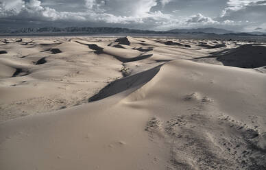 USA, Kalifornien, Low-Level-Luftbildaufnahme der Cadiz-Dünen in der Mojave-Wüste - BCDF00425