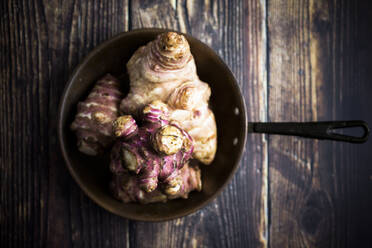 Bowl of Jerusalem artichokes - GIOF08098