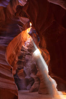 USA, Arizona, Sunbeam illuminating interior of Antelope Canyon - DSGF01915