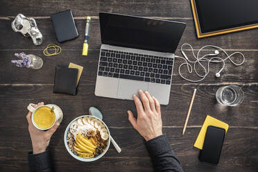 Overhead view of man working at desk in home office - MSUF00264