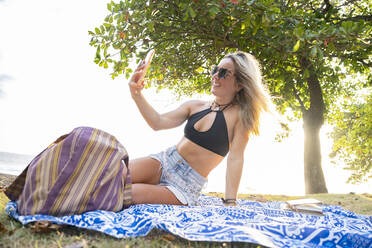 Beautiful woman taking a selfie at the beach, Costa Rica - AMUF00071