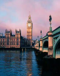 Westminster-Brücke über die Themse gegen Big Ben - EYF04881