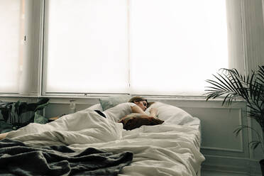 Woman sleeping in bed - ERRF03464