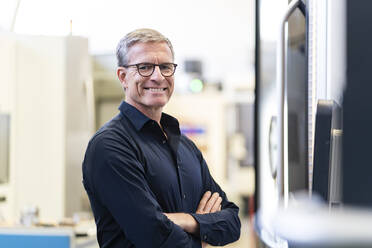 Portrait of a mature businessman, wearing glasses - DIGF09711