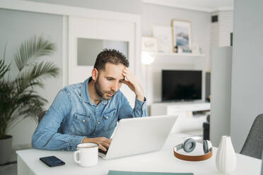 Mid adult man working from home during coronavirus pandemic outbreak, Almeria, Spain, Europe - MPPF00855