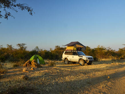 Camping mit Dachzelt auf Geländewagen, Angola - VEGF01938