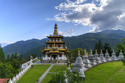 Blick auf den Khamsum Yulley Namgyal-Tempel, Bhutan, lizenzfreies Stockfoto