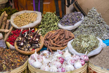 Gewürzmarkt im jüdischen Viertel Mellah, Medina (Altstadt), Marrakesch, Marokko - CAVF79173