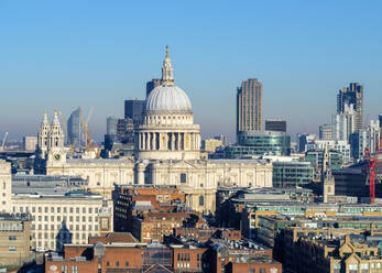 St. Paul's Cathedral und Gebäude im Zentrum von London, England, Vereinigtes Königreich - CAVF79188