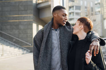 Young couple in the city - MEUF00413