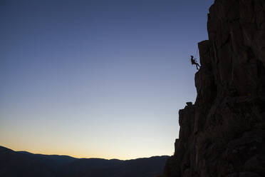 Rock climber hangs on rope at North Table Mountain, Golden, Colorado - CAVF79454