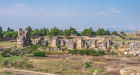 Die Ruinen der antiken Stadt Hierapolis in Pamukkale, Türkei - CAVF79767