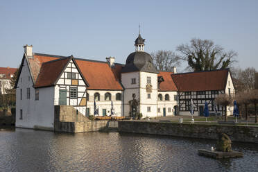 Germany, North Rhine-Westphalia, Dortmund, Moated castle Haus Rodenberg - WIF04243