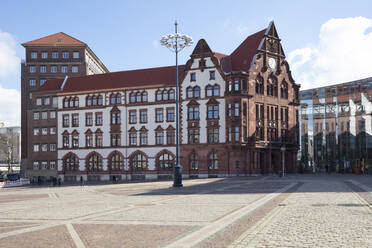 Germany, North Rhine-Westphalia, Dortmund, Friedensplatz and old town hall - WIF04245