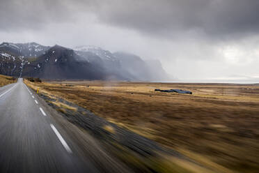 Island, Unscharfe Bewegung der Autobahn Route 1 - DAMF00416