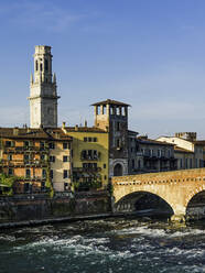 Ponte di Pietra in Verona, Italien - CAVF79820