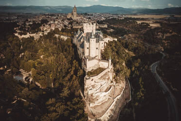 Alcazar von Segovia und Kathedrale aus der Vogelperspektive - CAVF80033