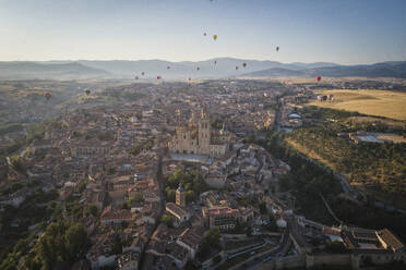 Segovia beim Ballonfestival aus der Vogelperspektive - CAVF80036