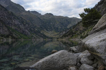 Landschaft des Stausees von Boí in Katalonien, Spanien. - CAVF80227