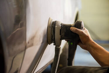 Mechanic working in auto shop. - CAVF80450