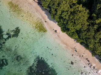 Indonesien, Bali, Nusa Dua, Luftaufnahme von Gunung Payung Beach - KNTF04565