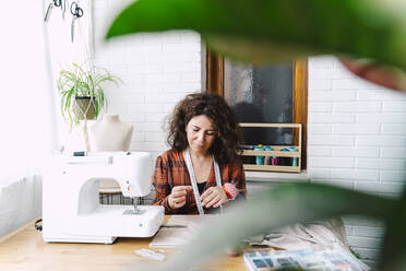 Woman sewing at home - ERRF03540