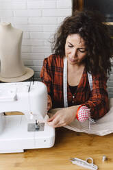 Woman sewing at home - ERRF03550