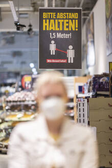 Hinweisschild im Supermarkt - ASCF01274