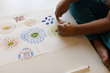 Crop view of little boy drawing flowers - VABF02836