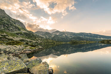 Popovo-See und Jangal-Berg im Pirin-Nationalpark, Bulgarien. - CAVF80518