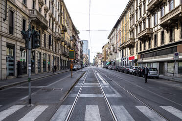 Italien, Mailand, Vitruvio-Straße während des COVID-19-Ausbruchs - MEUF00552