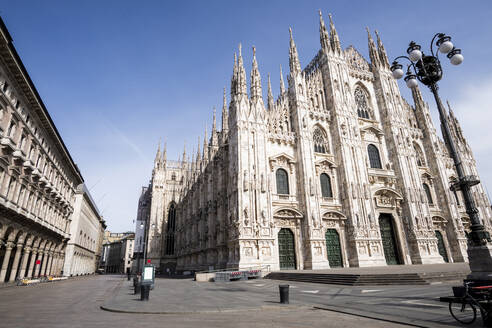 Italien, Mailand, Mailänder Dom und Piazza del Duomo während des Ausbruchs von COVID-19 - MEUF00563