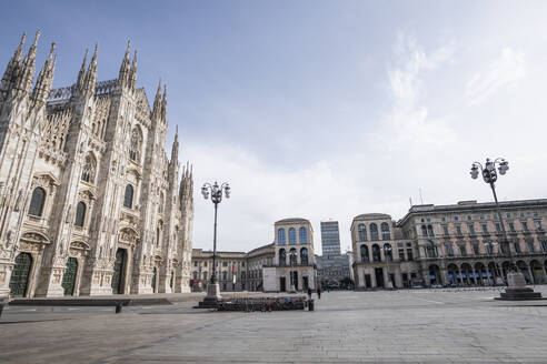 Italien, Mailand, Mailänder Dom und Piazza del Duomo während des Ausbruchs von COVID-19 - MEUF00565