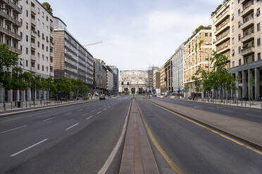 Italy, Milan, Empty Via Vittor Pisani street during COVID-19 outbreak - MEUF00581