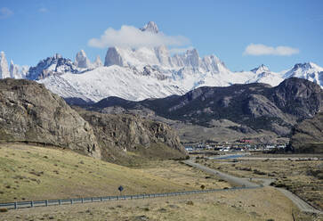 El Chalten in der Nähe von Cerro Torre und Fitz Roy's Berge gegen den Himmel, El Chalten, Argentinien - VEGF01989