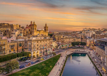 Luftaufnahme des Stadtbilds von Cospicua auf Malta. - AAEF08166