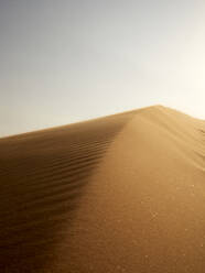 Nahaufnahme des Sandes einer Düne in der Wüste, Walvis Bay, Namibia - VEGF02078