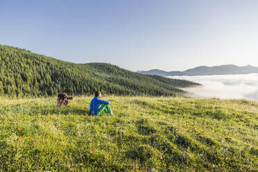 Man and woman with camera on a meadow in the mountains, Achenkirch, Austria - SDAHF00850