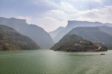 Blick auf die Drei Schluchten am Jangtse-Fluss, Volksrepublik China, Asien - RHPLF14580