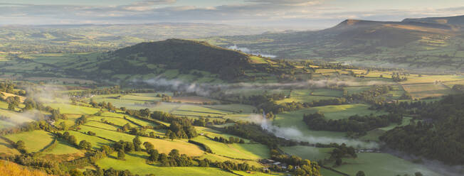 Wunderschöne Hügellandschaft im Usk-Tal, Brecon Beacons National Park, Powys, Wales, Vereinigtes Königreich, Europa - RHPLF14663