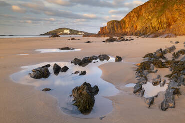 Burgh Island vom Strand von Bigbury-on-Sea im Winter, South Hams, Devon, England, Vereinigtes Königreich, Europa - RHPLF14700