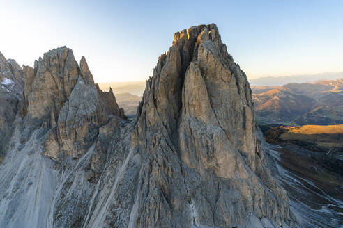 Luftaufnahme der Toni-Demetz-Hütte auf dem Gipfel der Langkofelgruppe, Gröden, Dolomiten, Südtirol, Italien, Europa - RHPLF14776
