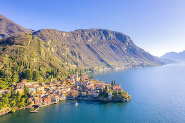 Luftaufnahme per Drohne von Varenna, Comer See, Lombardei, Italienische Seen, Italien, Europa - RHPLF14821