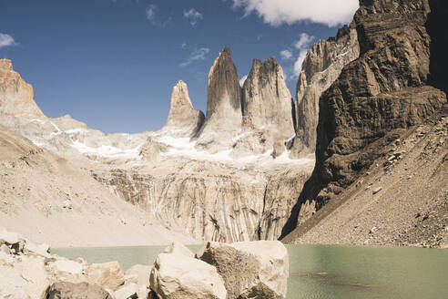 See und Berge, Mirador Las Torres, Torres del Paine National Park, Patagonien, Chile - UUF20270
