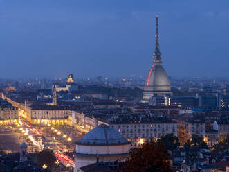 Mole Antonelliana und Gran Madre di Dio in der Abenddämmerung, Turin, Piemont, Italien, Europa - RHPLF14887